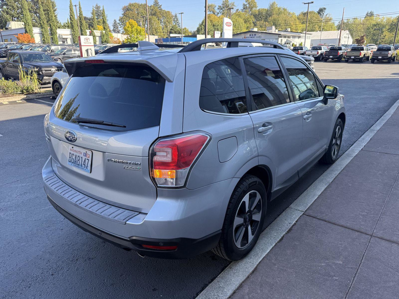 Used 2017 Subaru Forester 2.5i Limited AWD/4WD image 5