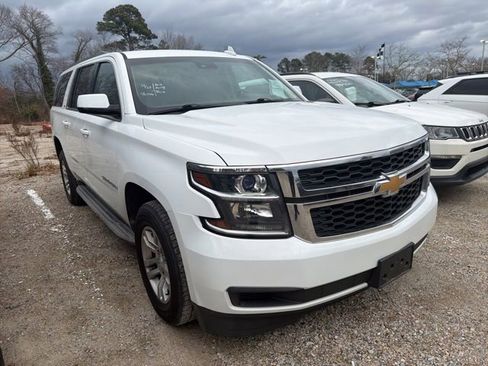 Used 2017 Chevrolet Suburban LT image 1