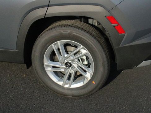 Used 2025 Hyundai Tucson SE image 11
