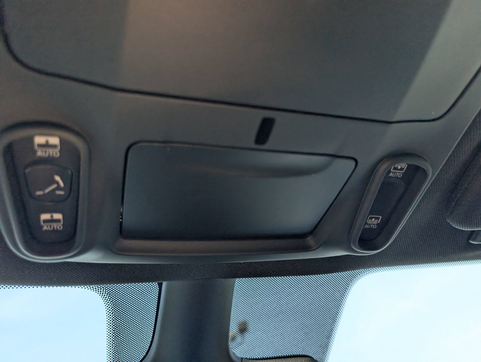 Used 2025 Chrysler Pacifica Limited FWD image 29
