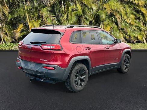 Used 2017 Jeep Cherokee Trailhawk image 5