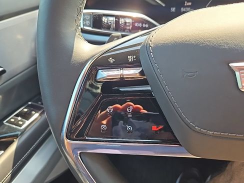 Used 2026 Cadillac Vistiq Platinum AWD/4WD image 21