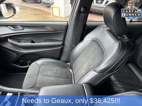 Used 2025 Jeep Grand Cherokee Altitude AWD/4WD image 36