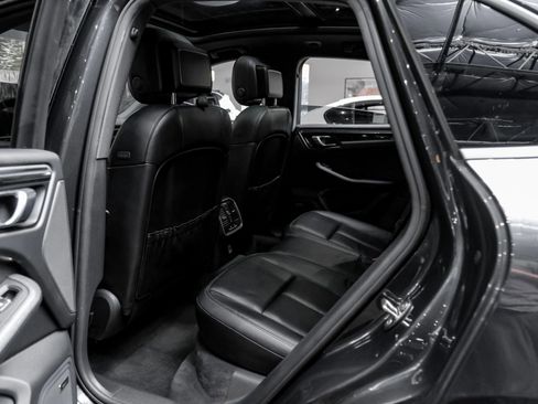 Used 2017 Porsche Macan image 40