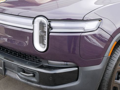 Used 2026 Rivian R1S Premium image 16