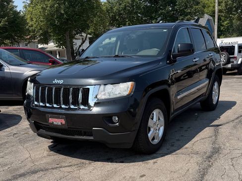 Used 2011 Jeep Grand Cherokee Laredo w/ Security & Convenience Group AWD/4WD image 2