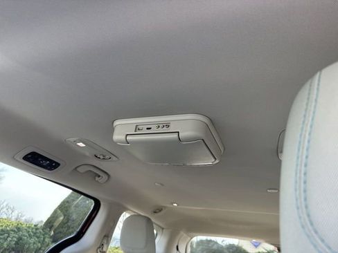 Used 2018 Chrysler Pacifica Touring Plus image 25