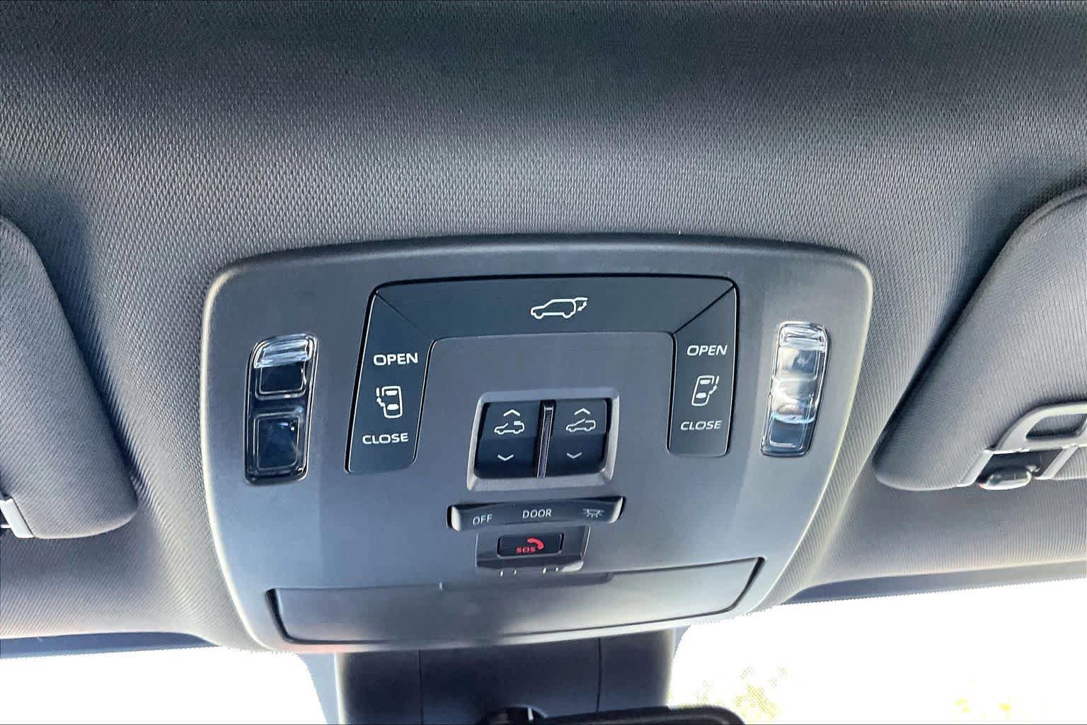 Used 2024 Toyota Sienna XSE w/ XSE Premium Package FWD image 33
