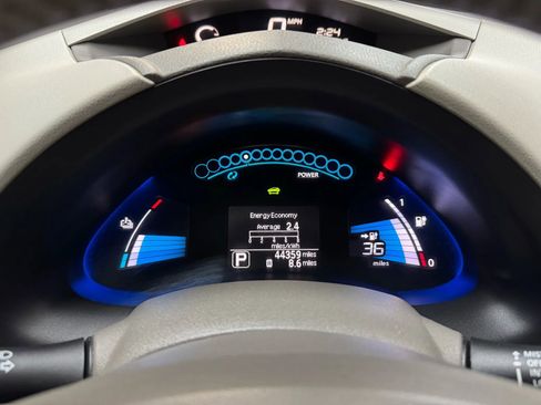 Used 2012 Nissan Leaf SV image 39