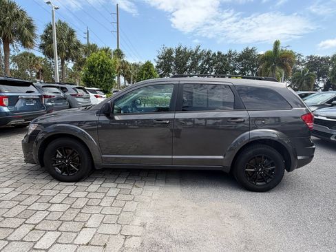 Used 2020 Dodge Journey SE w/ SE Popular Equipment Group FWD image 4