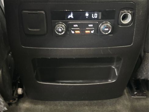 Used 2017 GMC Yukon SLT image 28