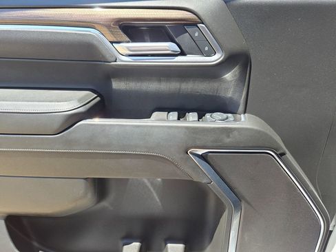Used 2025 Chevrolet Silverado 1500 LT AWD/4WD image 18