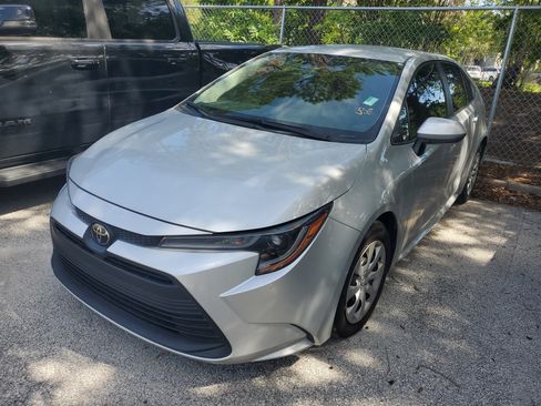 Used 2024 Toyota Corolla LE FWD image 4