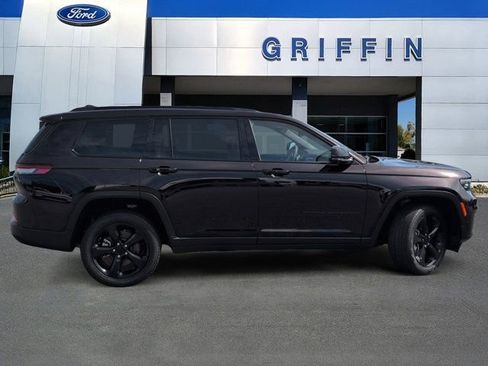 Used 2023 Jeep Grand Cherokee L Limited w/ Luxury Tech Group II image 3