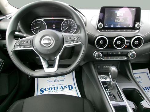 Used 2024 Nissan Sentra SV FWD image 11