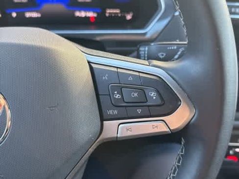 Certified 2022 Volkswagen Tiguan SE image 11