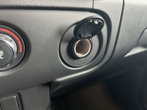 Used 2025 Nissan Frontier SV image 24