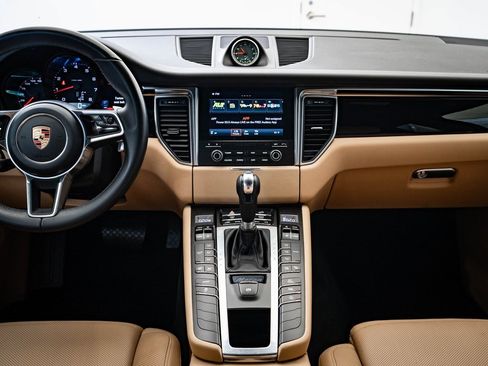 Used 2018 Porsche Macan image 6