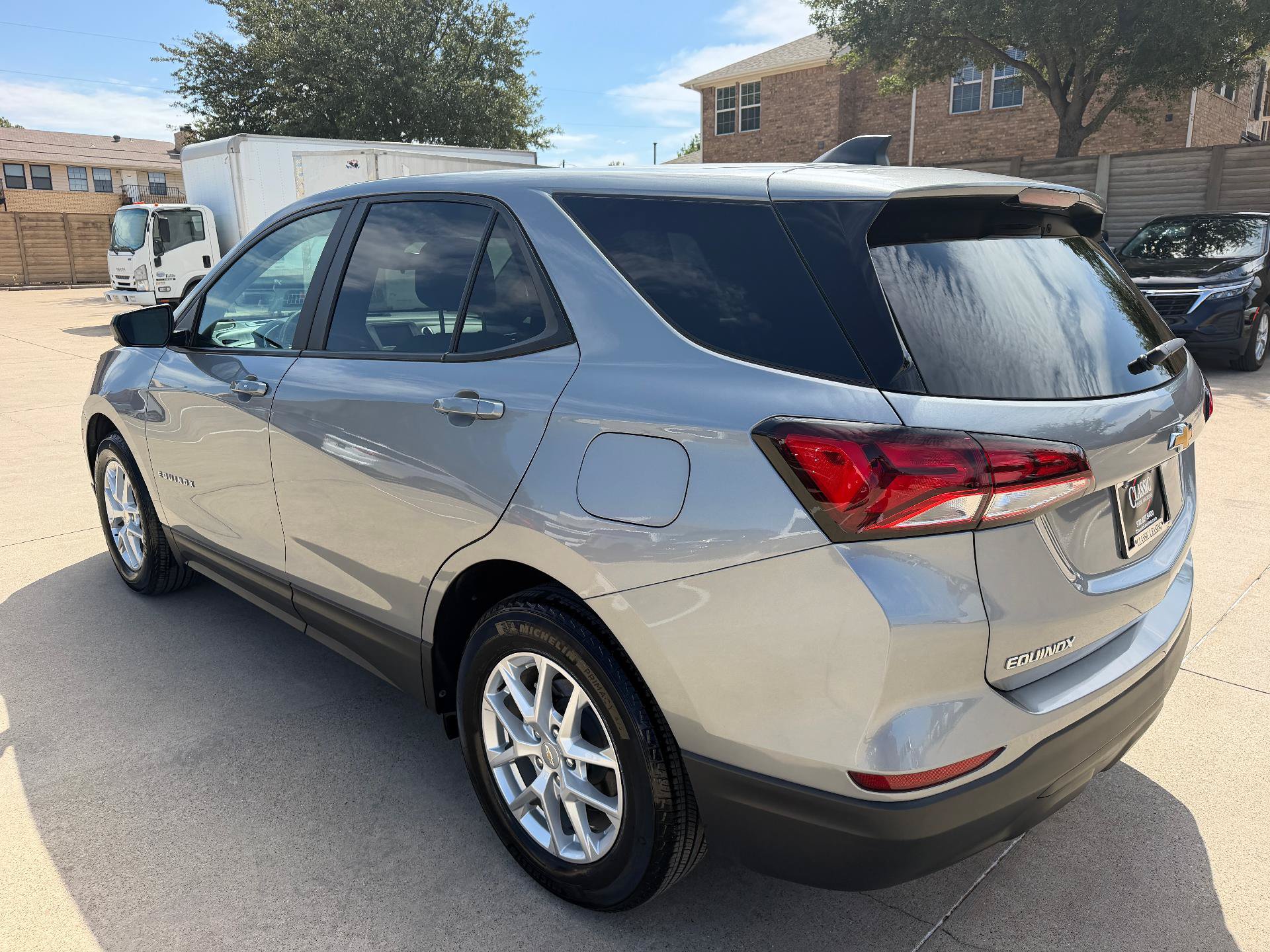 Used 2023 Chevrolet Equinox LS w/ LS Convenience Package FWD image 5
