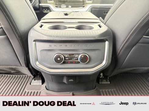 Used 2025 Ford Expedition Platinum w/ Driver's Package AWD/4WD image 28