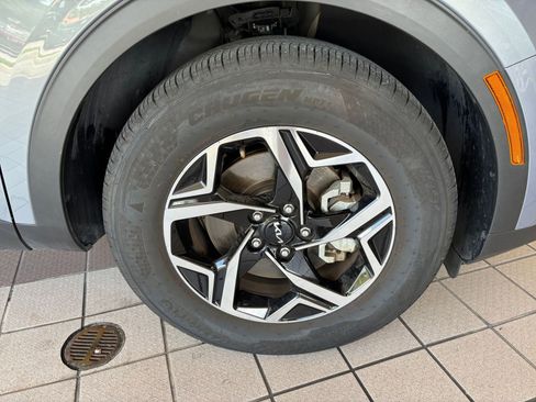 Used 2025 Kia Sportage LX FWD image 28