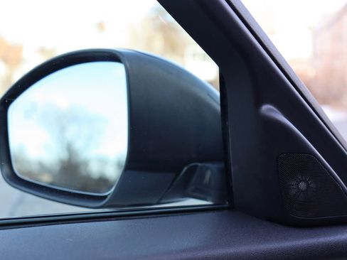 Used 2018 Land Rover Range Rover Velar S image 23