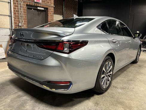 Used 2022 Lexus ES 300h w/ Premium Package image 11