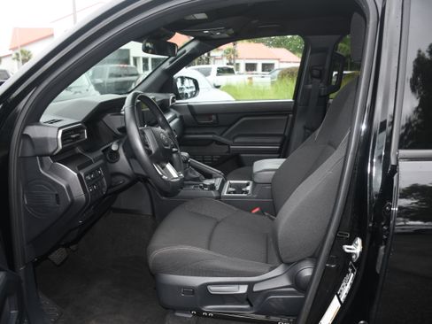 Used 2025 Toyota 4Runner SR5 AWD/4WD image 7