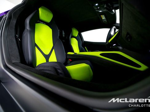 Used 2025 Lamborghini Revuelto AWD/4WD image 19