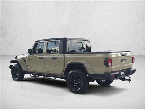 Used 2022 Jeep Gladiator Sport AWD/4WD image 8