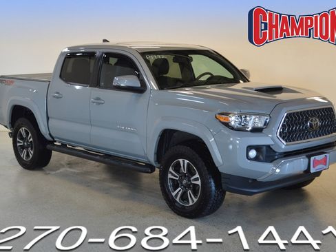 Used 2019 Toyota Tacoma TRD Sport image 1