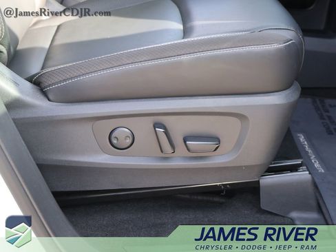 Used 2023 Nissan Pathfinder SL image 9