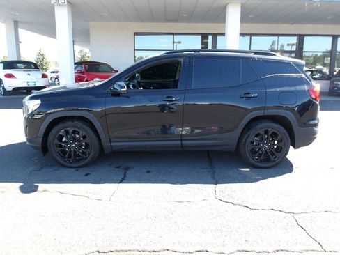 Used 2021 GMC Terrain SLT w/ Infotainment Package II AWD/4WD image 2