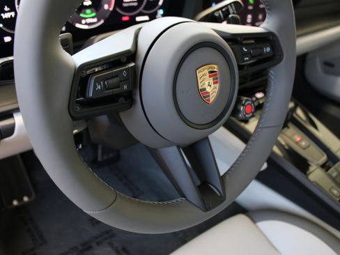 Certified 2025 Porsche 911 Carrera GTS RWD image 21