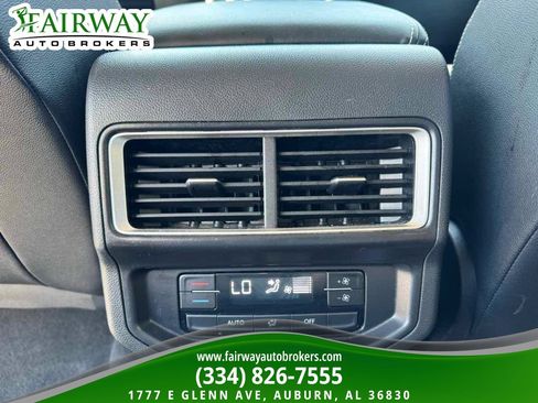 Used 2025 Volkswagen Atlas SE image 27