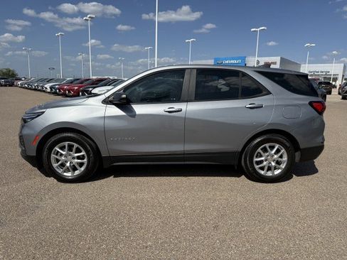 Used 2023 Chevrolet Equinox LS FWD image 6