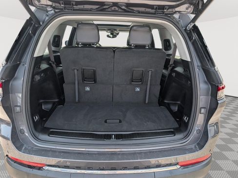 Used 2023 Jeep Grand Cherokee L Limited AWD/4WD image 12