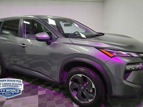 Used 2024 Nissan Rogue SV AWD/4WD image 8
