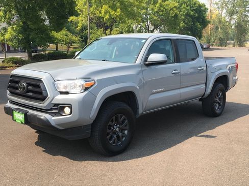 Used 2021 Toyota Tacoma SR5 AWD/4WD image 12