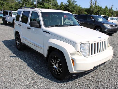 Used 2008 Jeep Liberty Sport w/ Popular Equipment Group AWD/4WD image 4