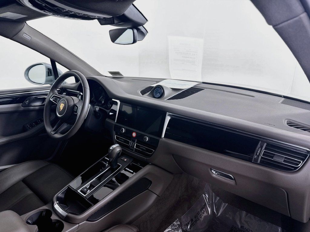 Certified 2026 Porsche Macan AWD/4WD image 29