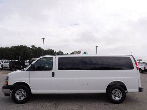Used 2025 Chevrolet Express 3500 LT w/ LT Preferred Equipment Group RWD image 64