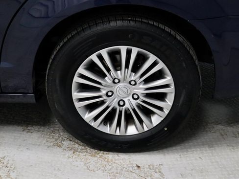 Used 2013 Chrysler Town & Country Touring-L image 19