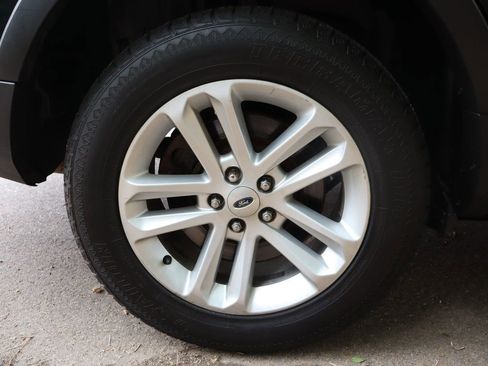 Used 2014 Ford Explorer XLT w/ Equipment Group 202A AWD/4WD image 44