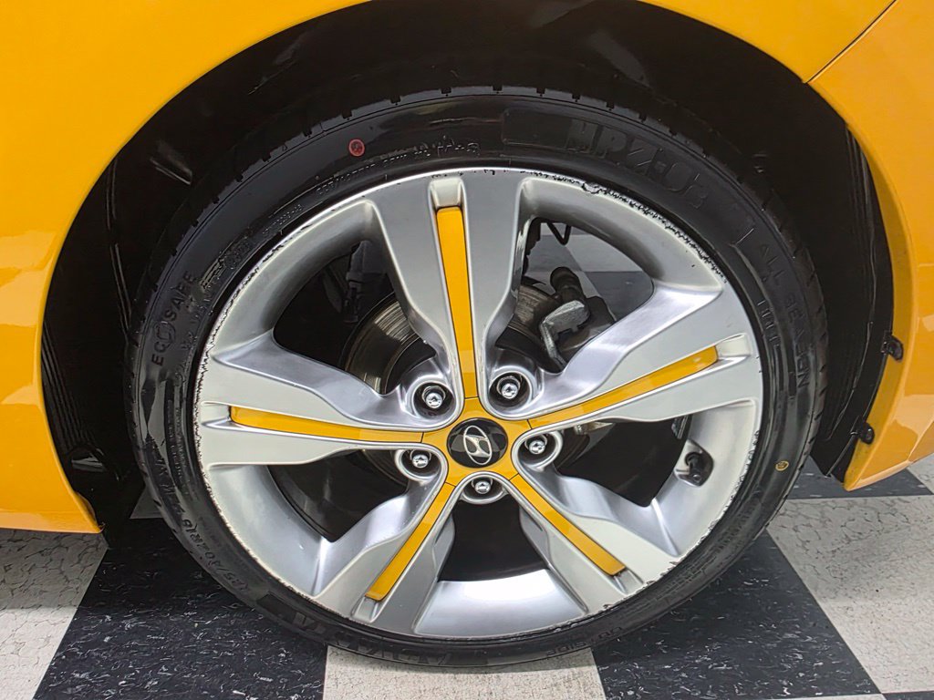 Used 2017 Hyundai Veloster Value Edition FWD image 17