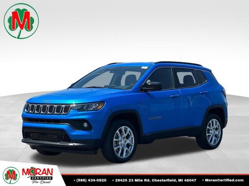 Used 2023 Jeep Compass Latitude AWD/4WD image 1