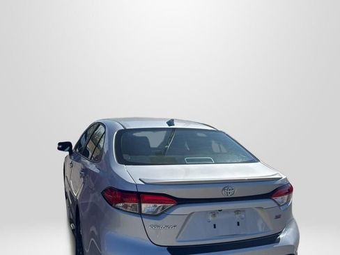 Used 2024 Toyota Corolla SE image 3