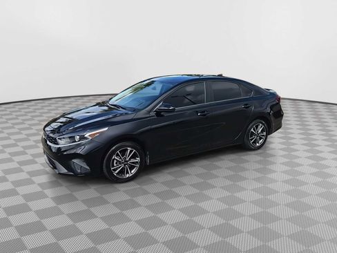 Used 2024 Kia Forte LXS FWD image 4