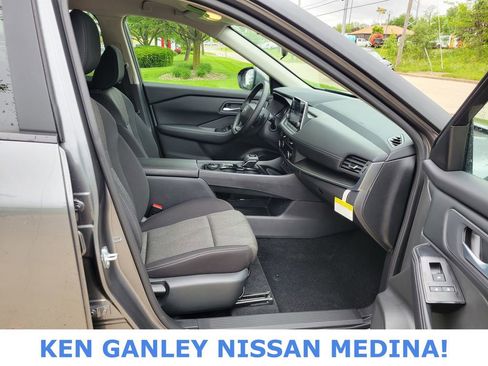 Certified 2026 Nissan Rogue SV AWD/4WD image 49