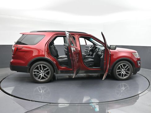 Used 2016 Ford Explorer Sport w/ Equipment Group 401A AWD/4WD image 42